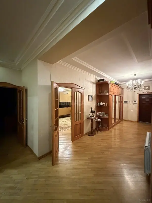 Satılır 4 otaqlı mənzil 150 m²