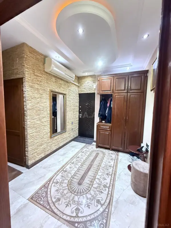 Satılır 5 otaqlı mənzil 110 m²
