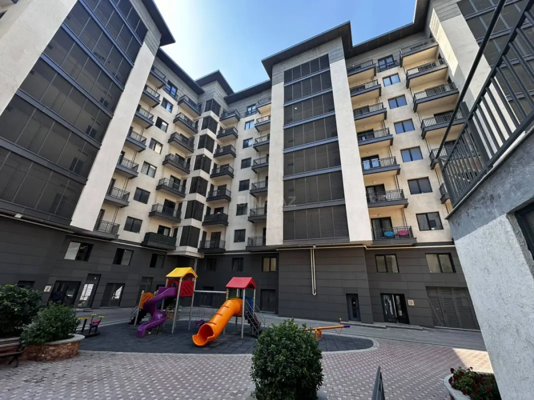 Satılır 4 otaqlı mənzil 150 m²