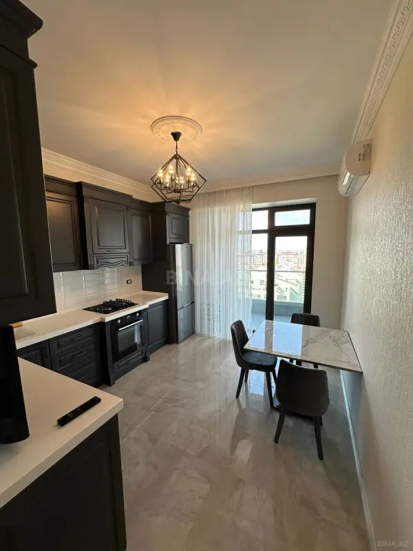 Kirayə verilir 4 otaqlı mənzil 180 m²