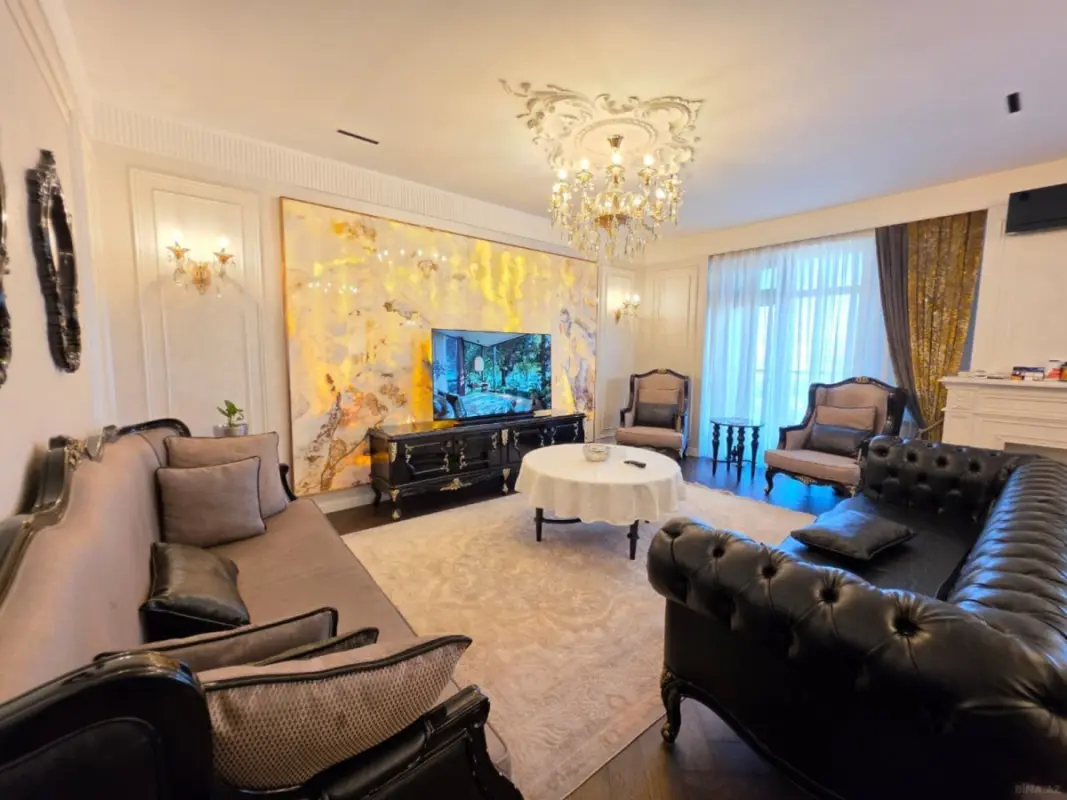 Satılır 4 otaqlı mənzil 254 m²