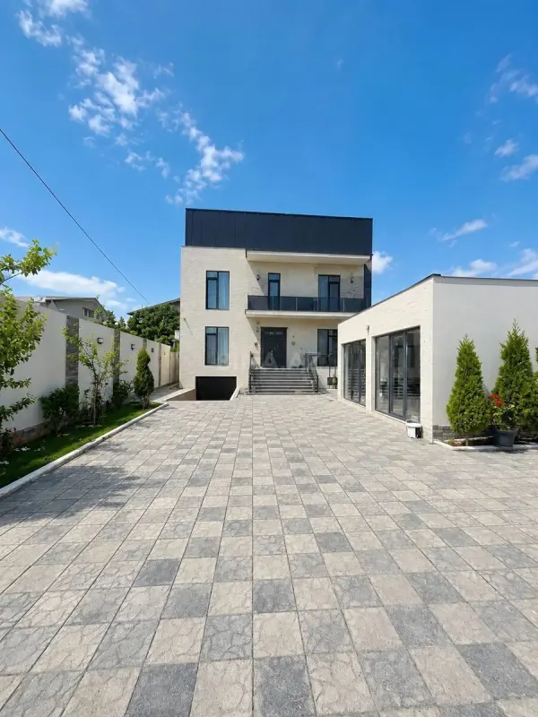 Satılır 6 otaqlı həyət evi 400 m²