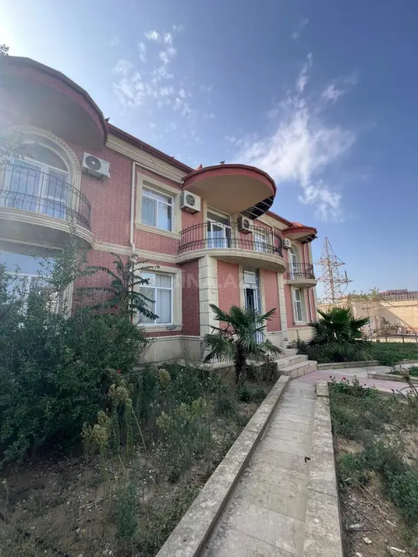 Satılır 5 otaqlı həyət evi 420 m²