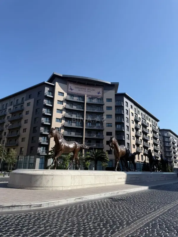 Satılır 5 otaqlı mənzil 360 m²