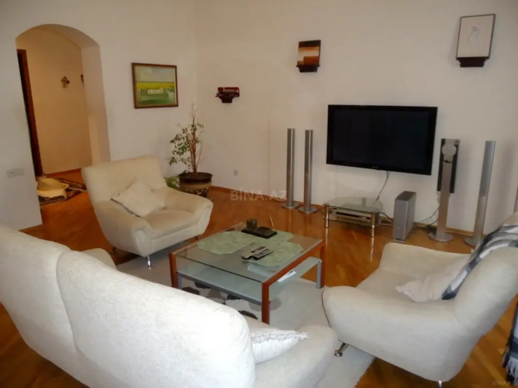 Kirayə verilir 5 otaqlı mənzil 160 m²