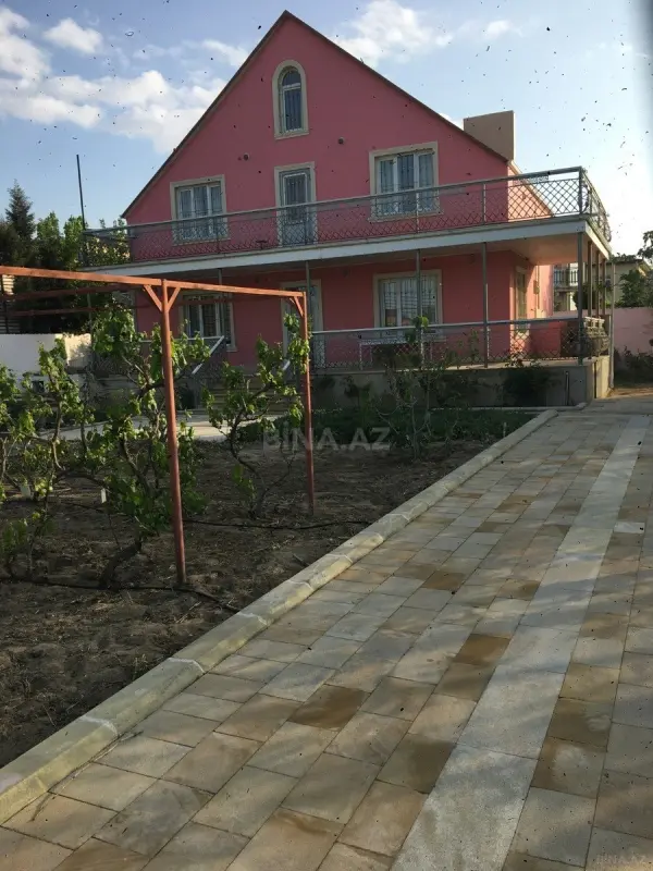 Satılır 6 otaqlı həyət evi 200 m²