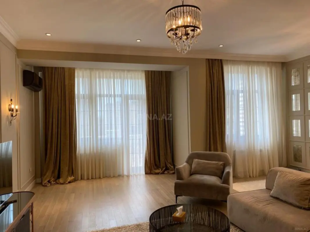 Kirayə verilir 3 otaqlı mənzil 170 m²
