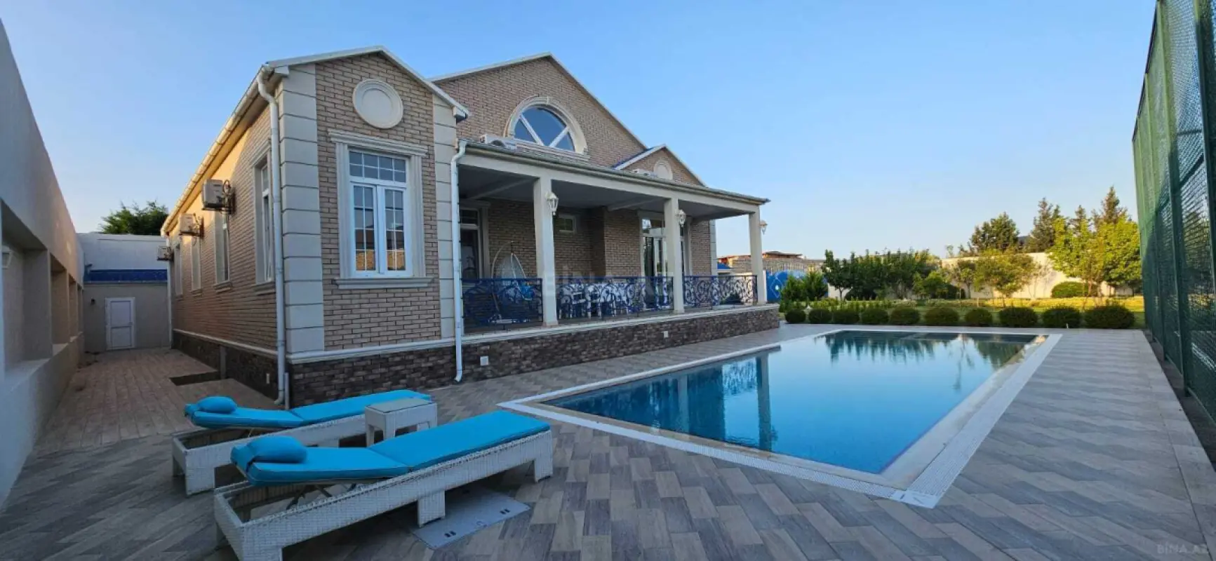Satılır 5 otaqlı həyət evi 300 m²