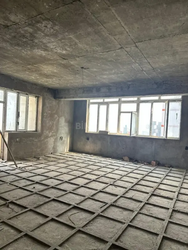 Satılır 4 otaqlı mənzil 180 m²