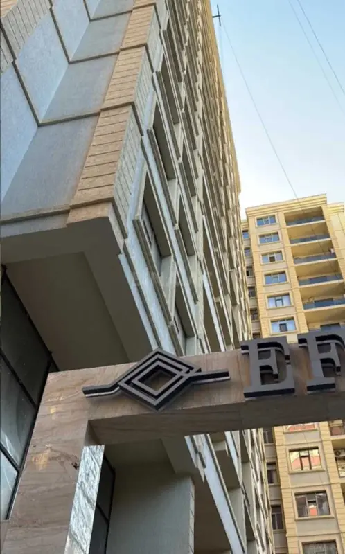Satılır 3 otaqlı mənzil 141 m²