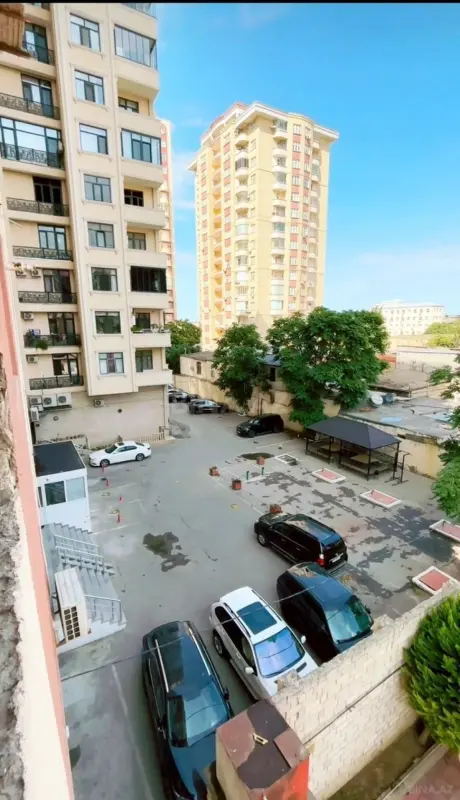 Satılır 3 otaqlı mənzil 145 m²