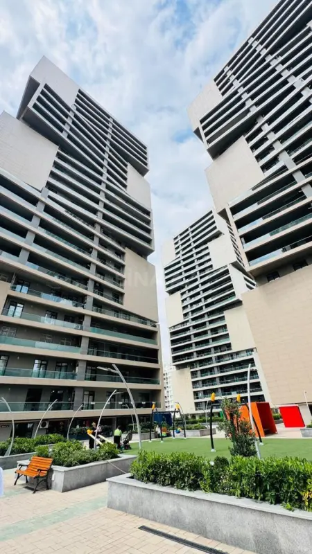 Satılır 3 otaqlı mənzil 106 m²