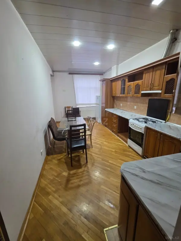 Kirayə verilir 2 otaqlı mənzil 90 m²