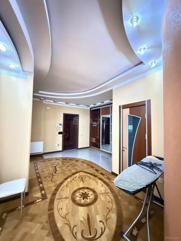 Kirayə verilir 3 otaqlı mənzil 165 m²