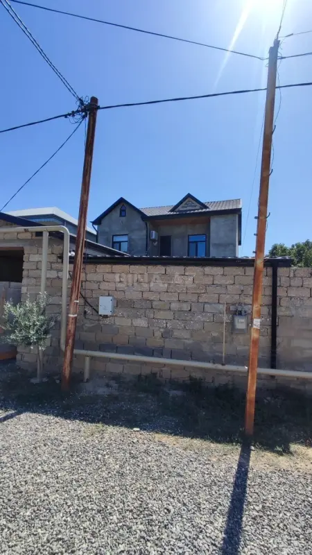 Satılır 4 otaqlı həyət evi 200 m²