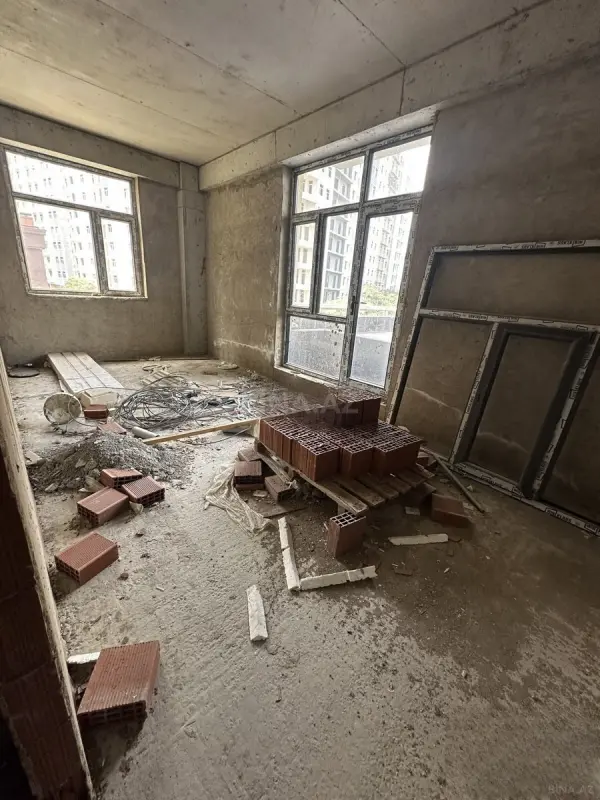 Satılır 4 otaqlı mənzil 131.4 m²