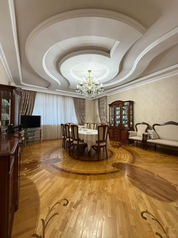 Satılır 4 otaqlı mənzil 186 m²