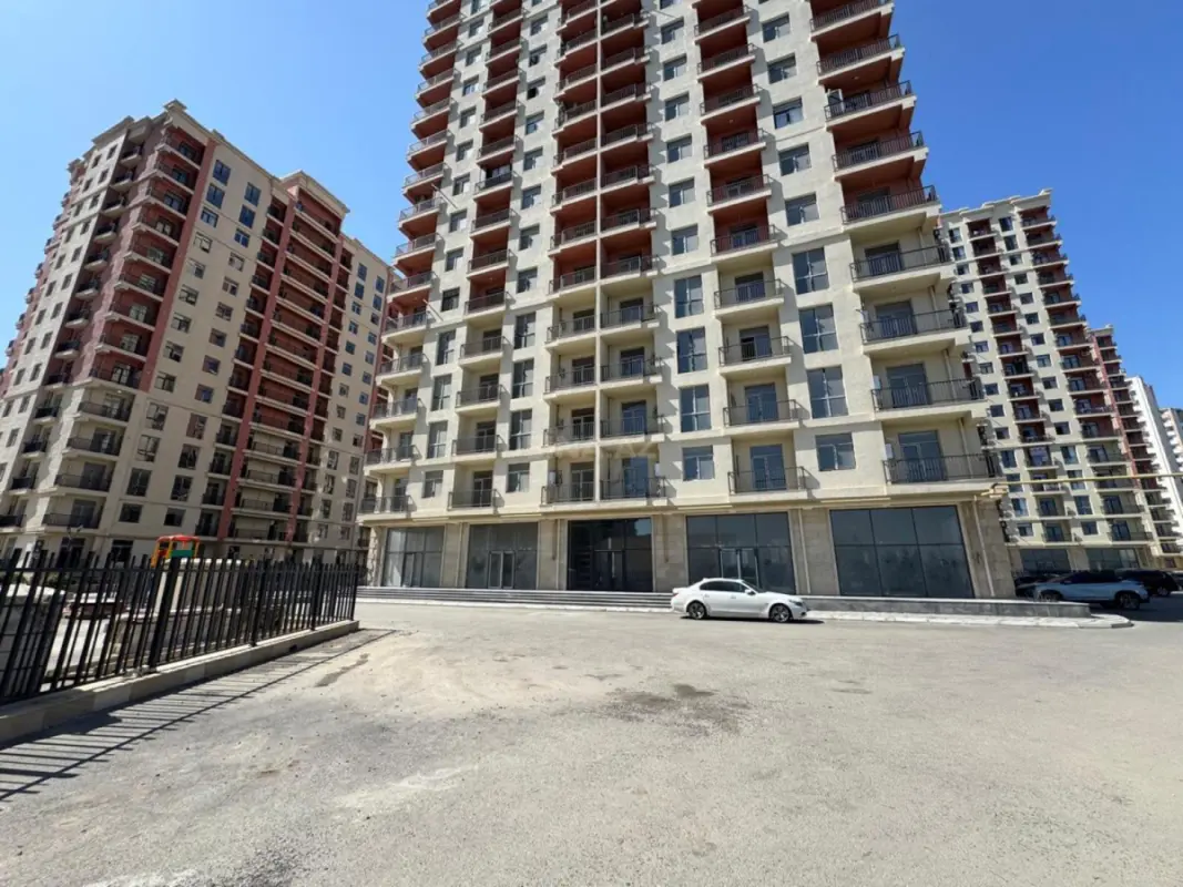 Satılır obyekt 42 m²