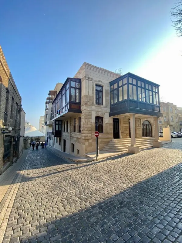Satılır 4 otaqlı mənzil 104 m²