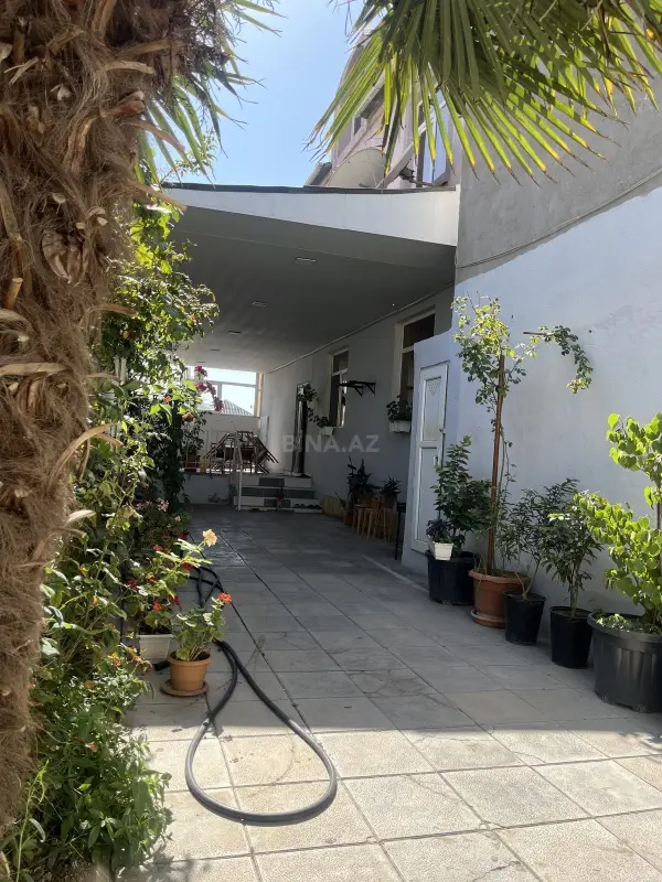 Satılır 6 otaqlı həyət evi 240 m²