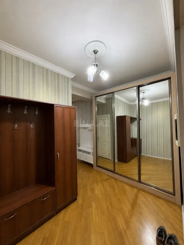 Kirayə verilir 2 otaqlı mənzil 101 m²
