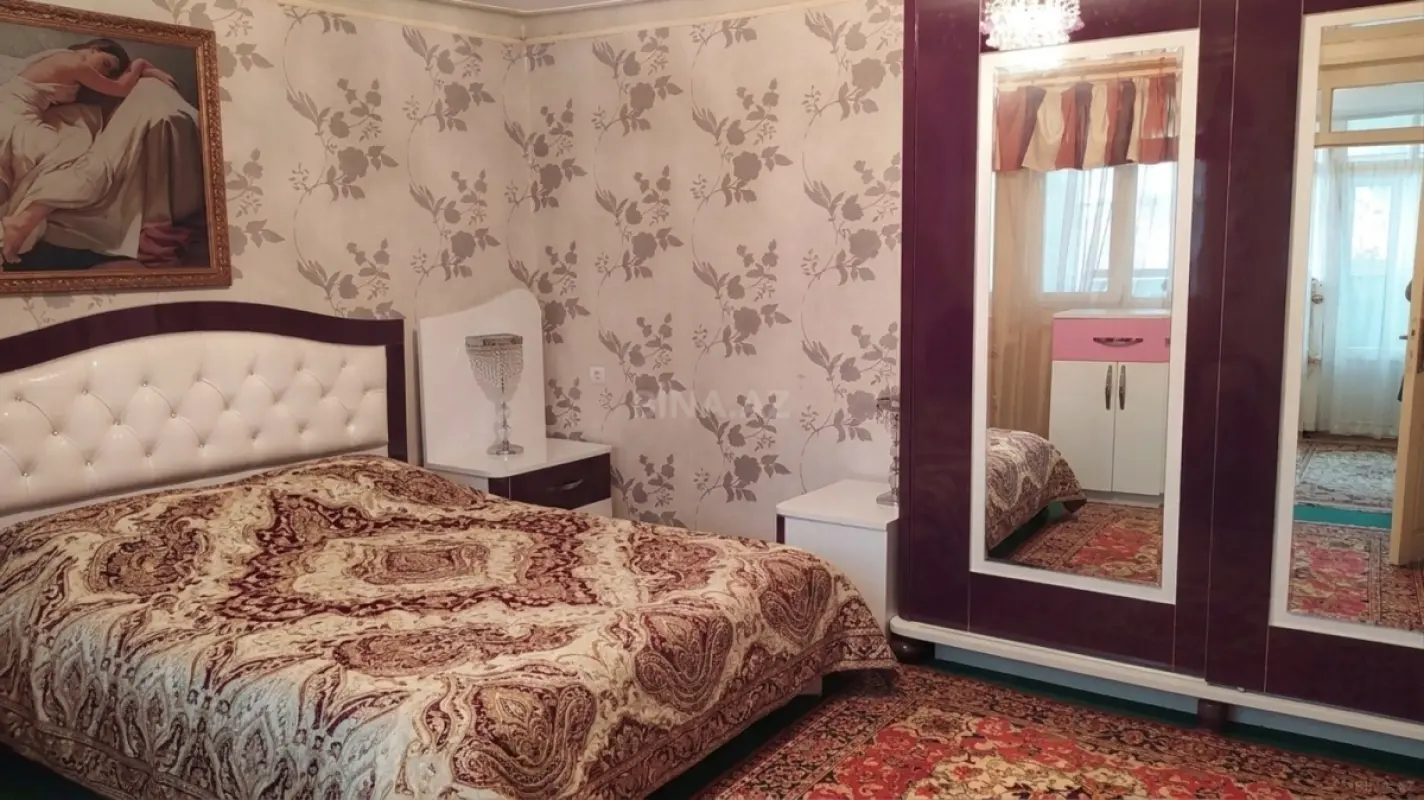 Satılır 5 otaqlı həyət evi 300 m²