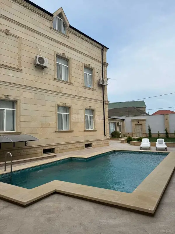 Satılır 7 otaqlı həyət evi 361 m²