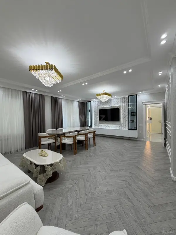 Satılır 5 otaqlı mənzil 130 m²