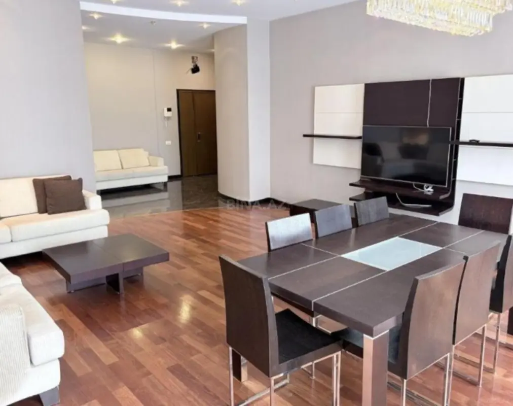 Kirayə verilir 4 otaqlı mənzil 165 m²