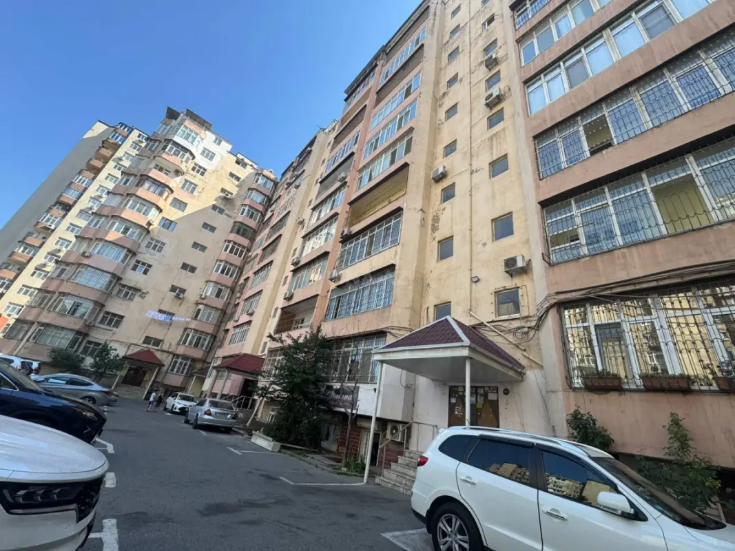 Satılır 4 otaqlı mənzil 224 m²