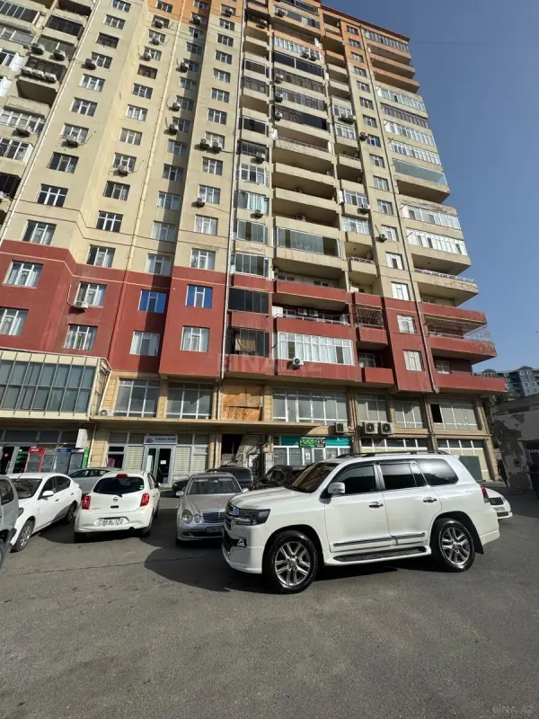 Satılır obyekt 653 m²