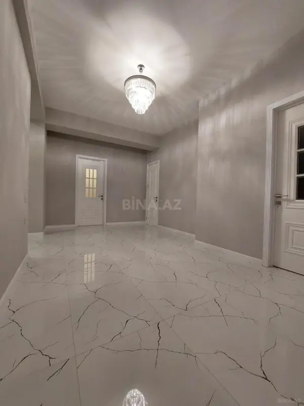 Satılır 3 otaqlı mənzil 131 m²