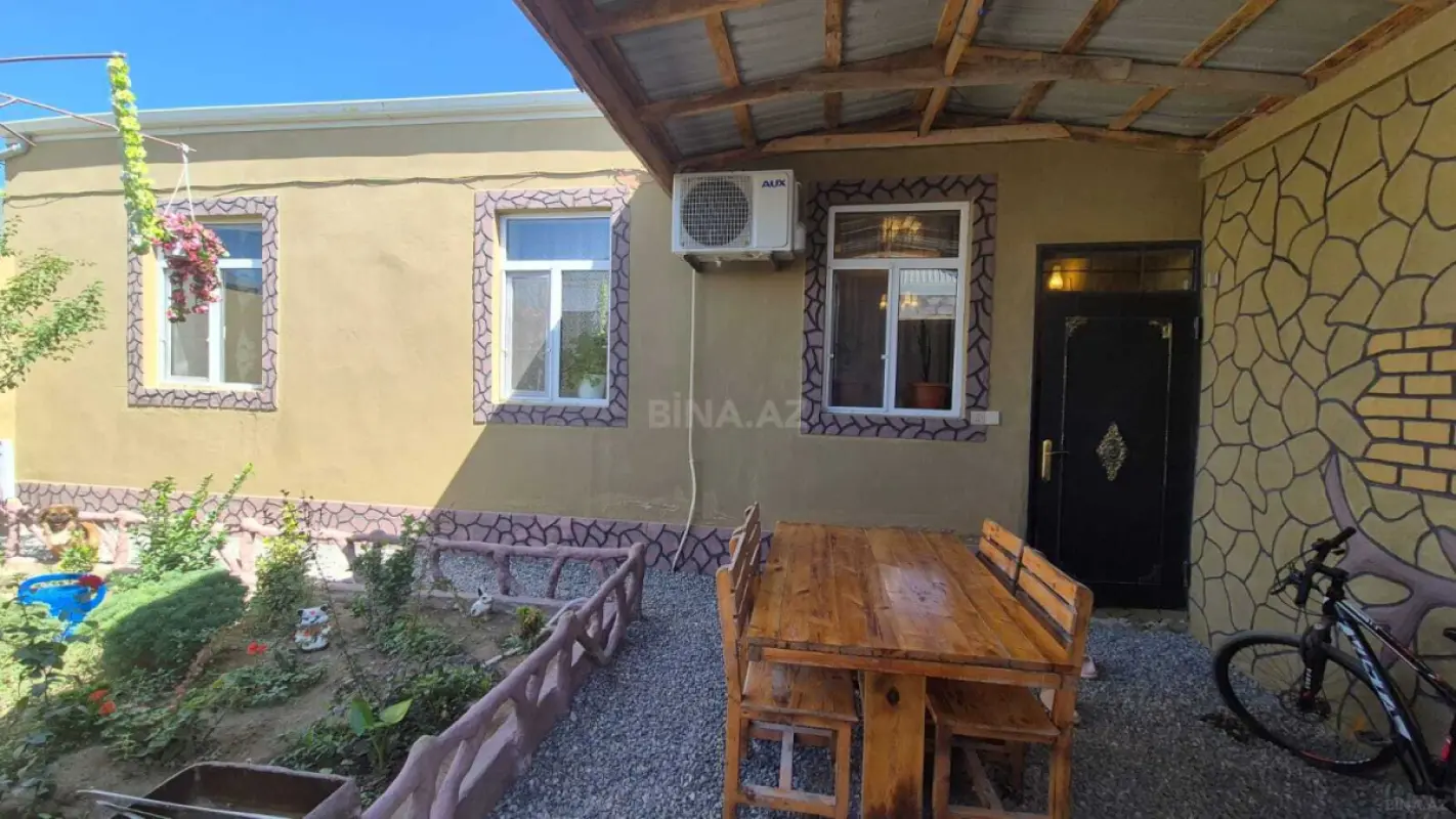 Satılır 4 otaqlı həyət evi 100 m²