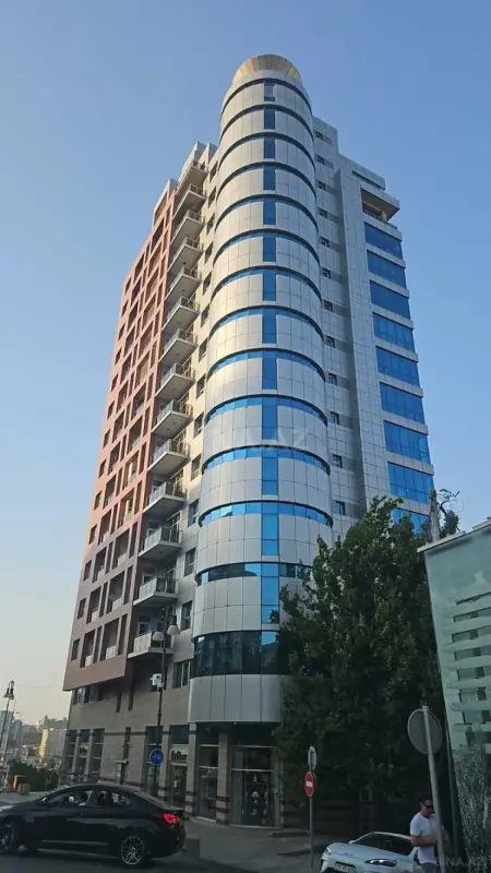 Satılır 4 otaqlı mənzil 250 m²
