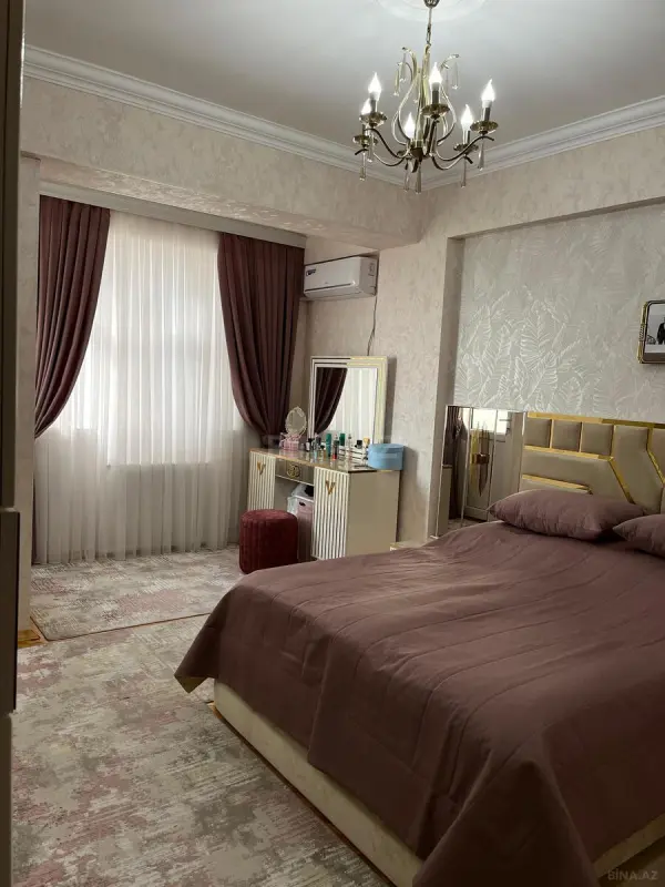 Satılır 4 otaqlı mənzil 140 m²
