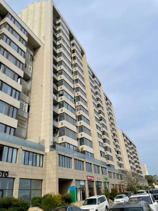 Satılır 3 otaqlı mənzil 140 m²
