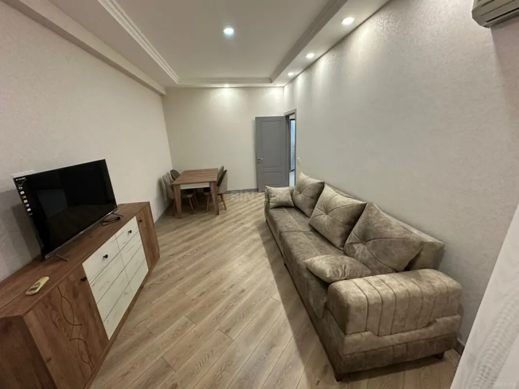 Kirayə verilir 2 otaqlı mənzil 80 m²