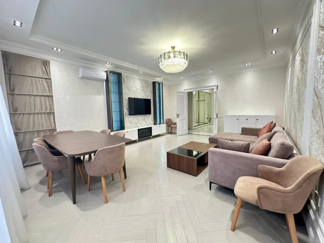 Satılır 2 otaqlı mənzil 108 m²