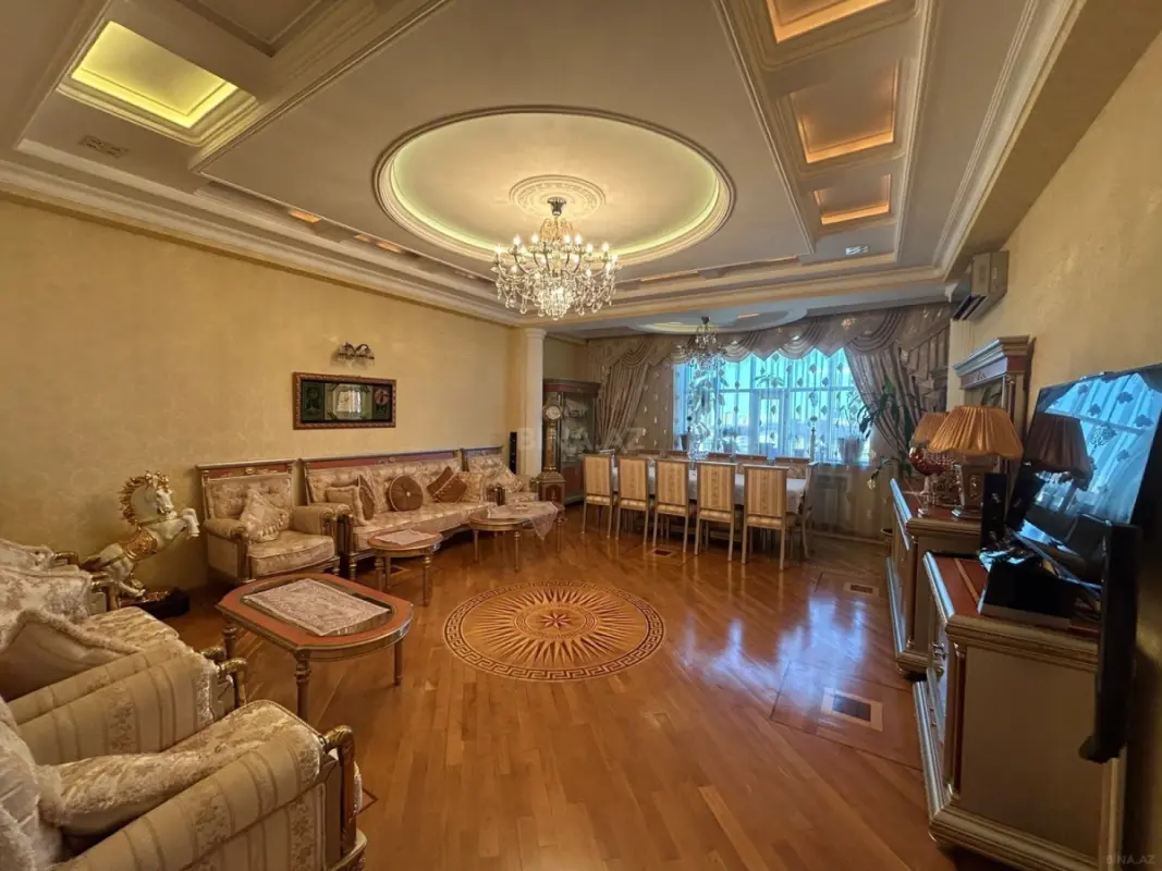 Satılır 4 otaqlı mənzil 180 m²