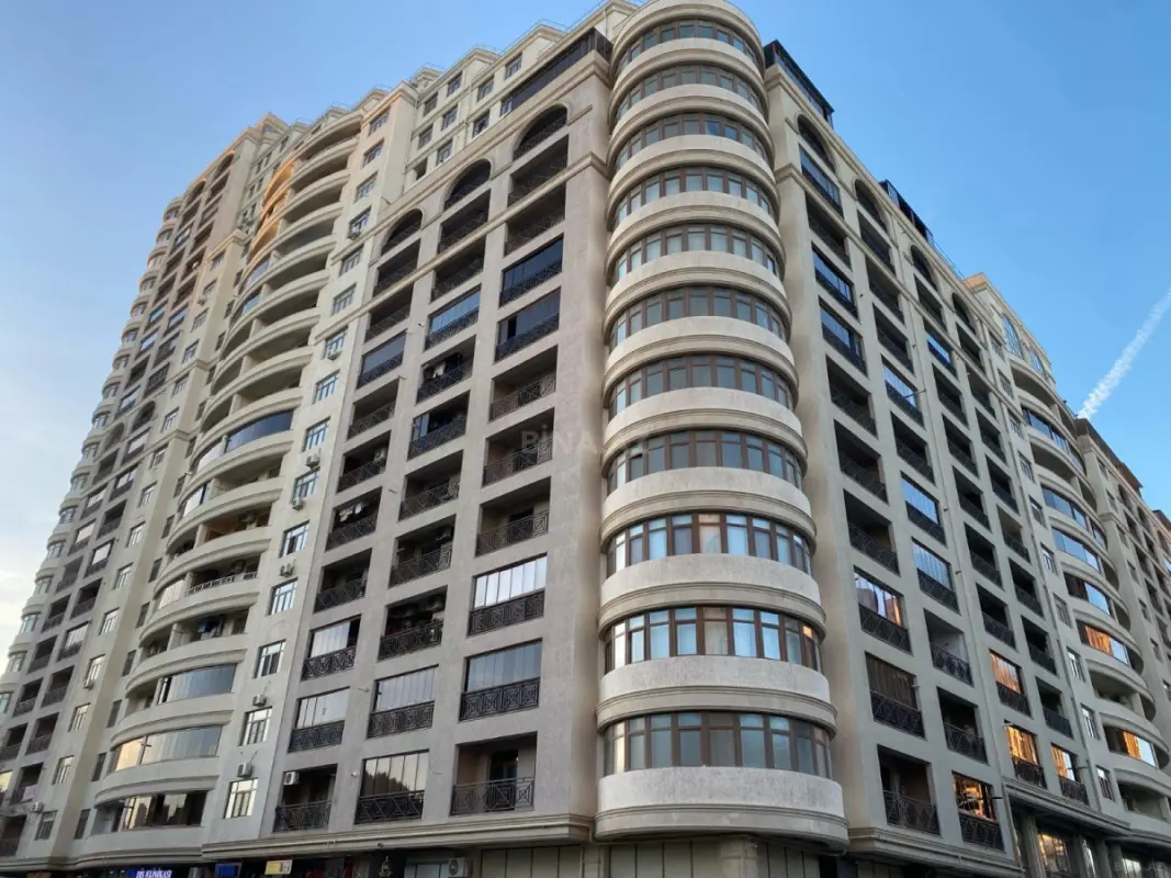 Satılır 3 otaqlı mənzil 138 m²