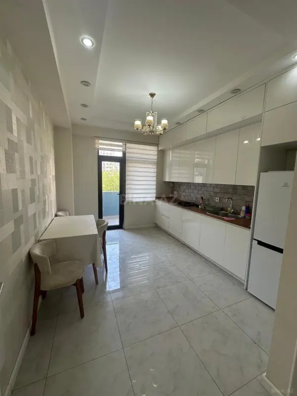 Kirayə verilir 2 otaqlı mənzil 90 m²