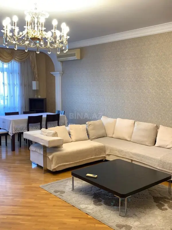 Kirayə verilir 3 otaqlı mənzil 153 m²