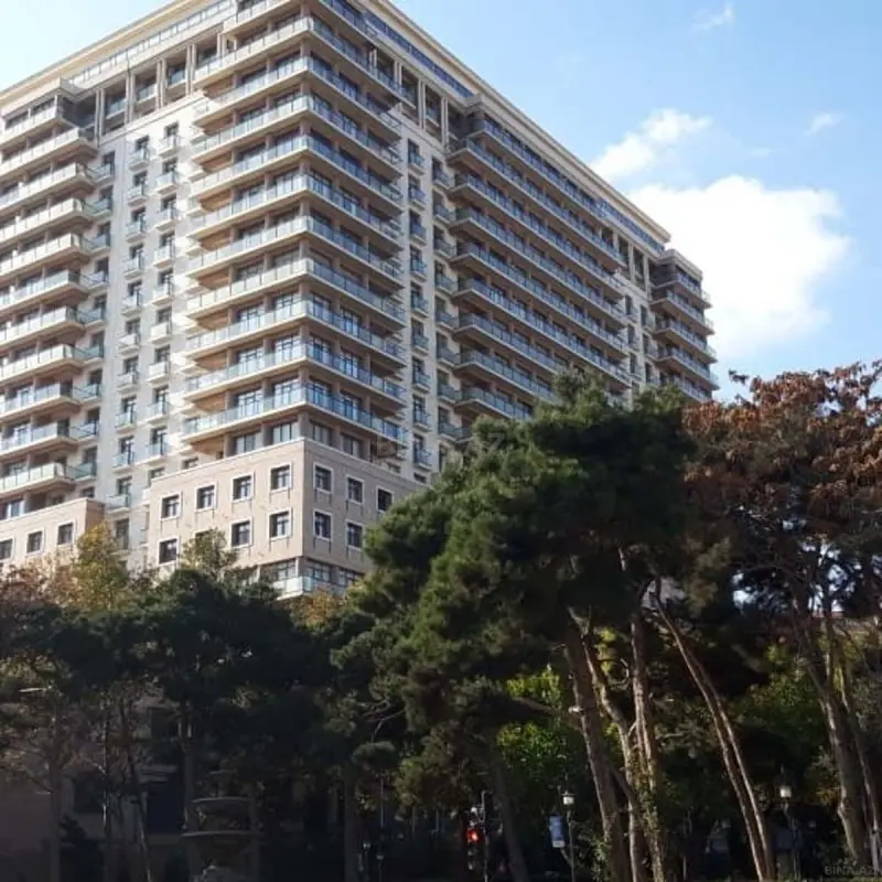 Satılır 3 otaqlı mənzil 165 m²