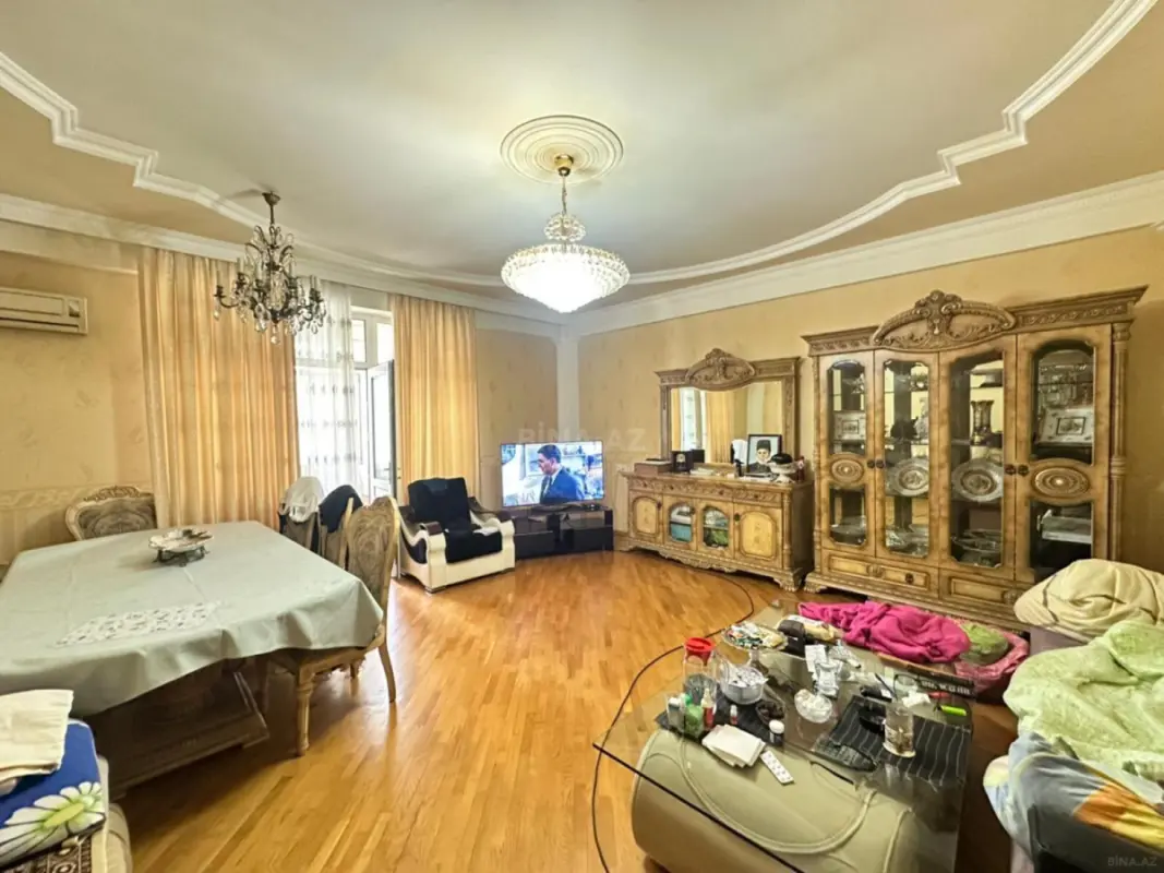 Satılır 4 otaqlı mənzil 180 m²