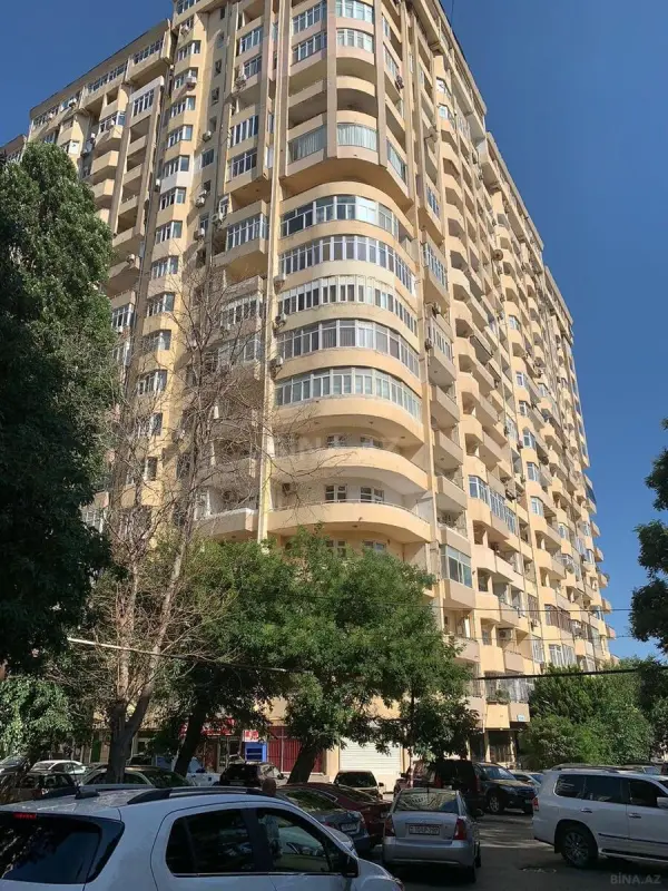 Kirayə verilir 4 otaqlı mənzil 200 m²