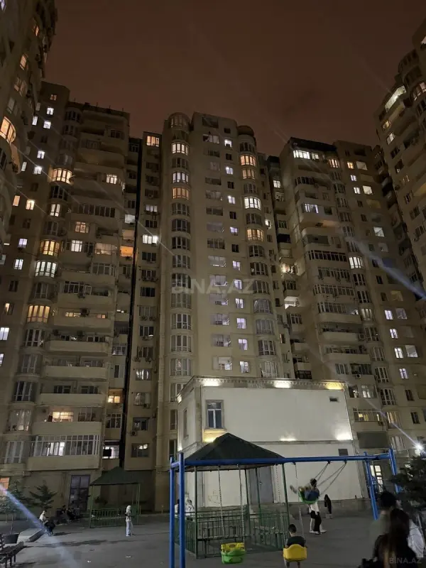 Satılır 2 otaqlı mənzil 106 m²
