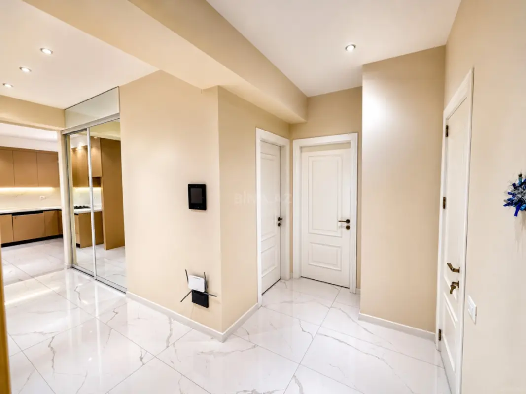 Satılır 3 otaqlı mənzil 101.7 m²
