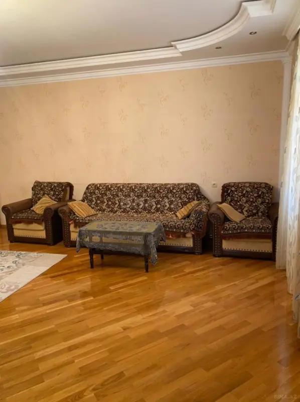 Kirayə verilir 3 otaqlı mənzil 130 m²