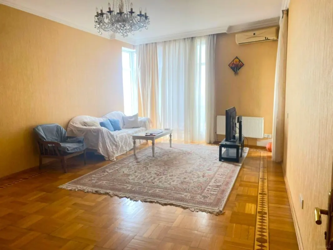 Satılır 3 otaqlı mənzil 125 m²