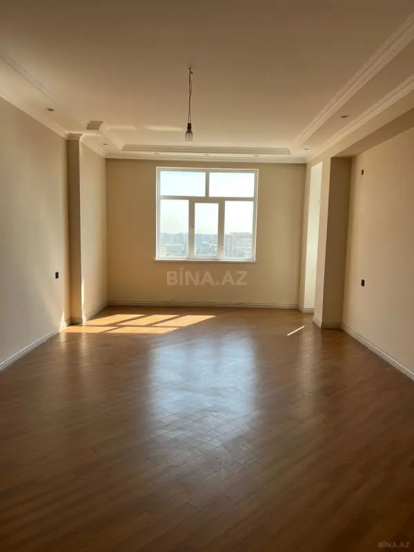 Satılır 4 otaqlı mənzil 200 m²